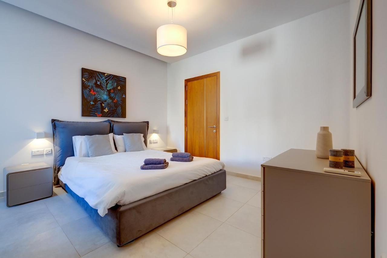 Luxe Apartment With Valletta And Harbour Views Sliema Exterior photo