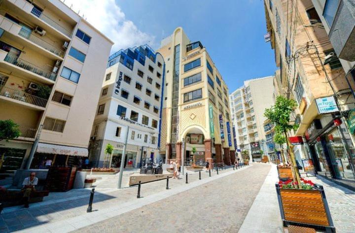 Luxe Apartment With Valletta And Harbour Views Sliema Exterior photo