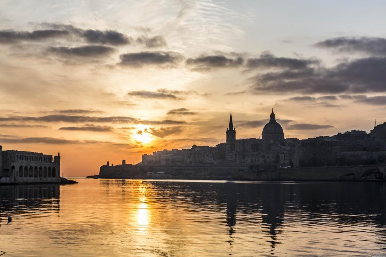 Luxe Apartment With Valletta And Harbour Views Sliema Exterior photo