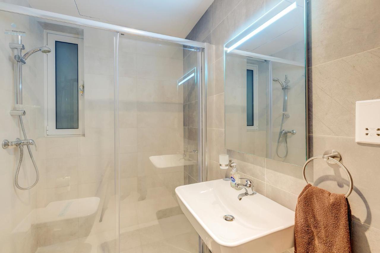 Luxe Apartment With Valletta And Harbour Views Sliema Exterior photo